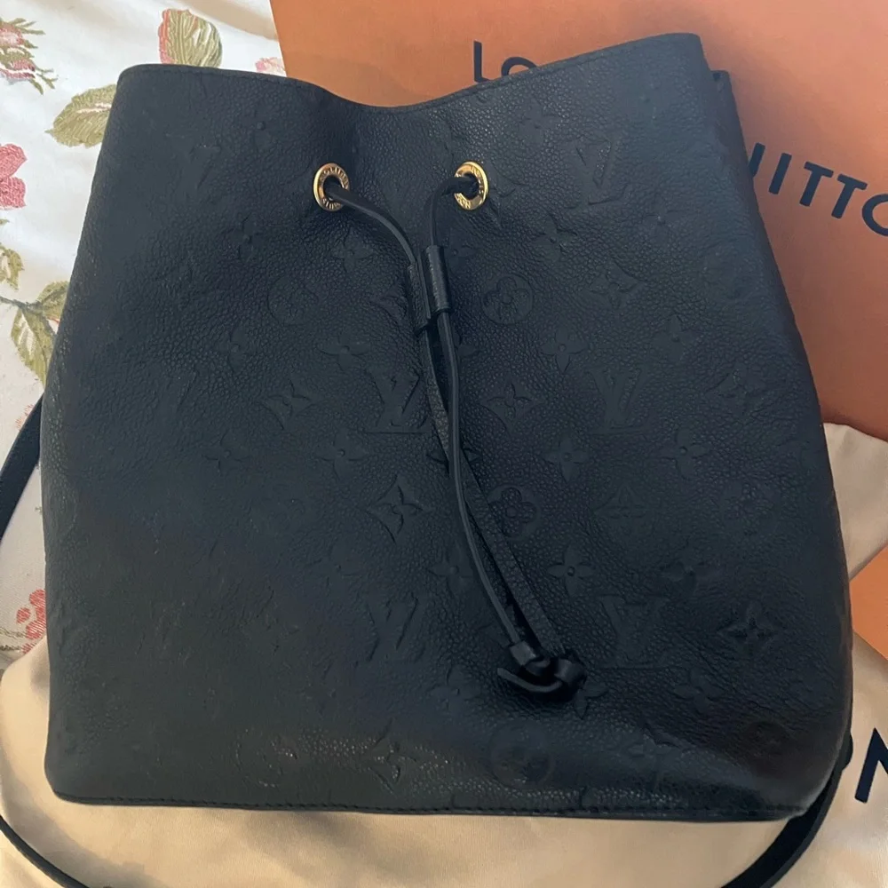 Louis Vuitton Neo Noe Empreinte HandBag - Picture 3 of 16
